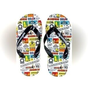 SUPER MARIO Nintendo Mario Kart Beach Flip-Flop Sandals Size small and medium